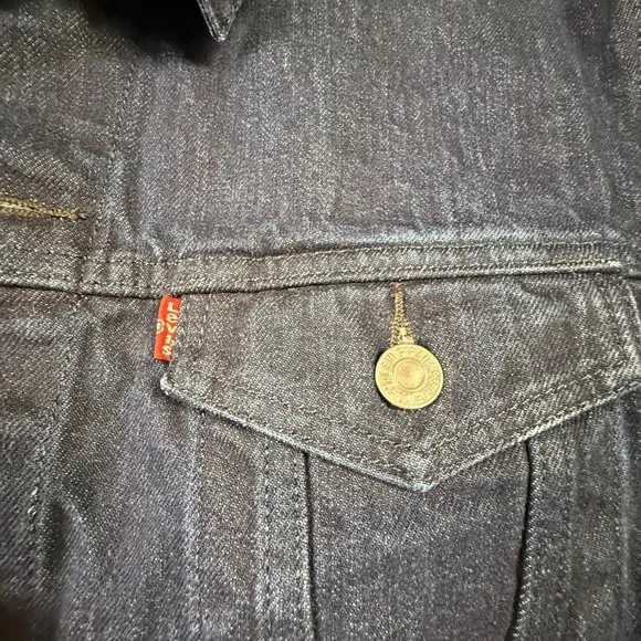 Levi's Trucker Jean Jacket Men's Size Medium Dark Wash Button Front - Picture 6 of 12